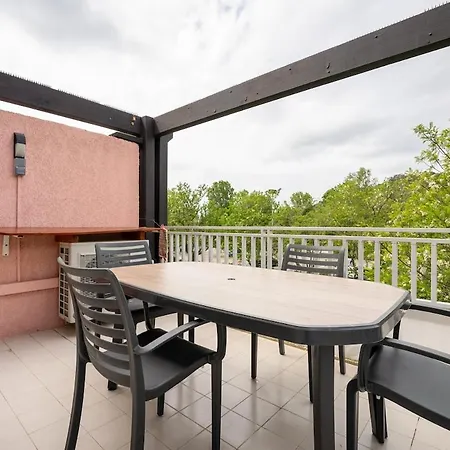Entier, 150 M De La Apartment *